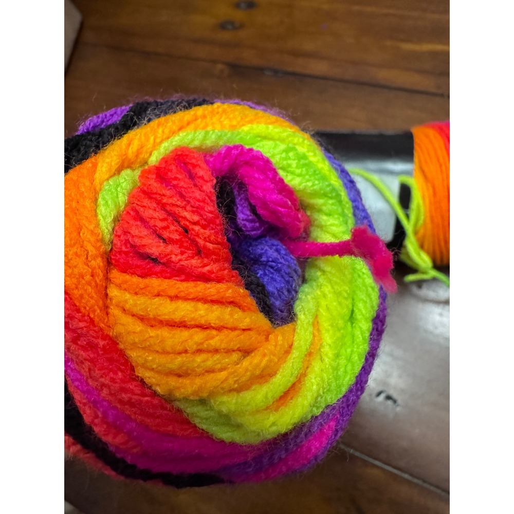 Red Heart Super Saver Stripes Yarn Bright Stripe 4970 Neon Rainbow 2 Skeins Lot - Picture 5 of 5